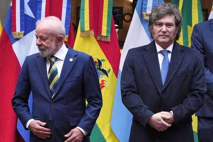 Tensión entre Lula y Milei: Brasil pidió explicaciones a la Argentina por el traslado de Flávio Bolsonaro
